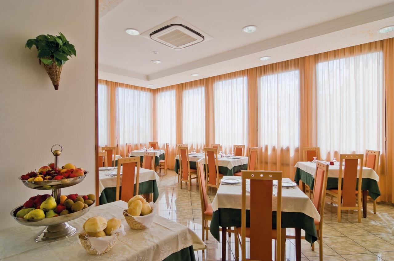 Little Hotel Чезенатико Экстерьер фото