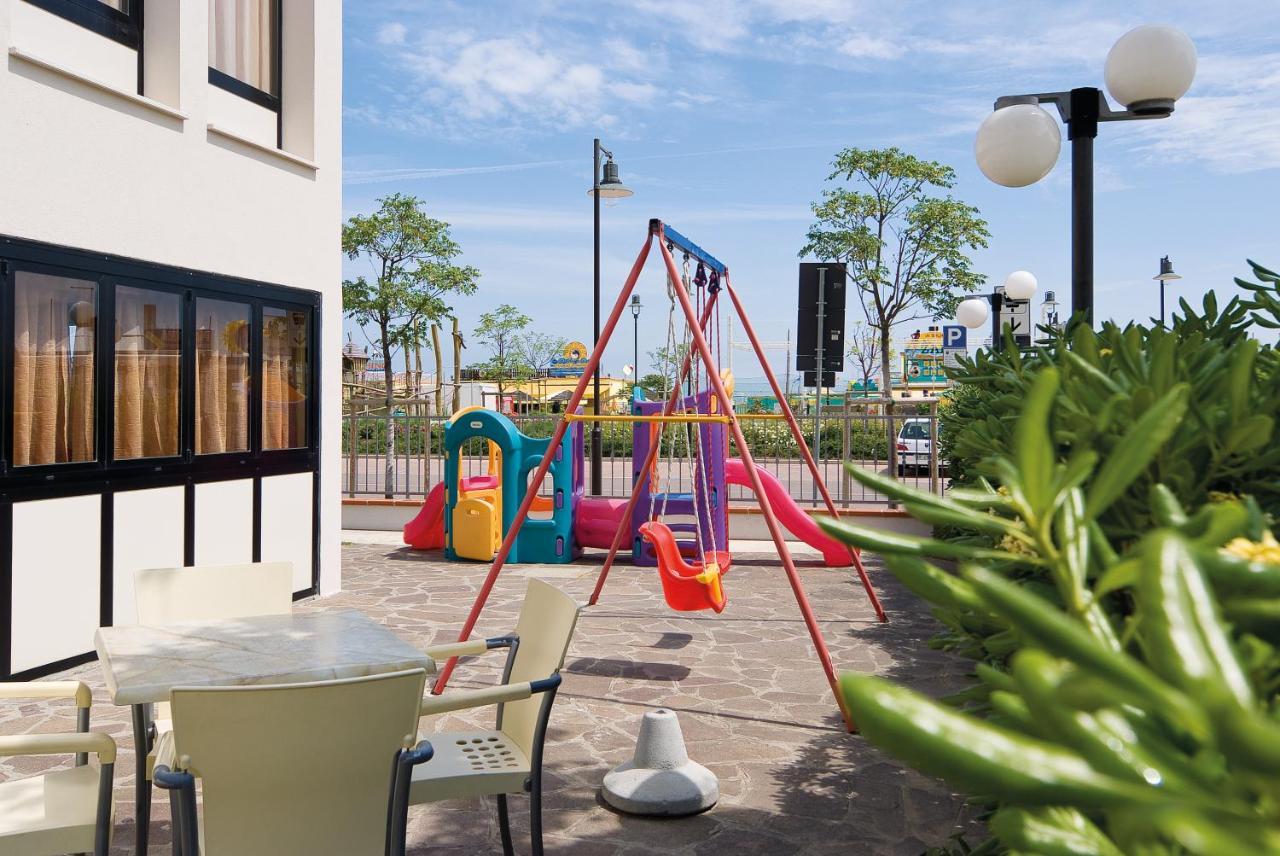 Little Hotel Чезенатико Экстерьер фото