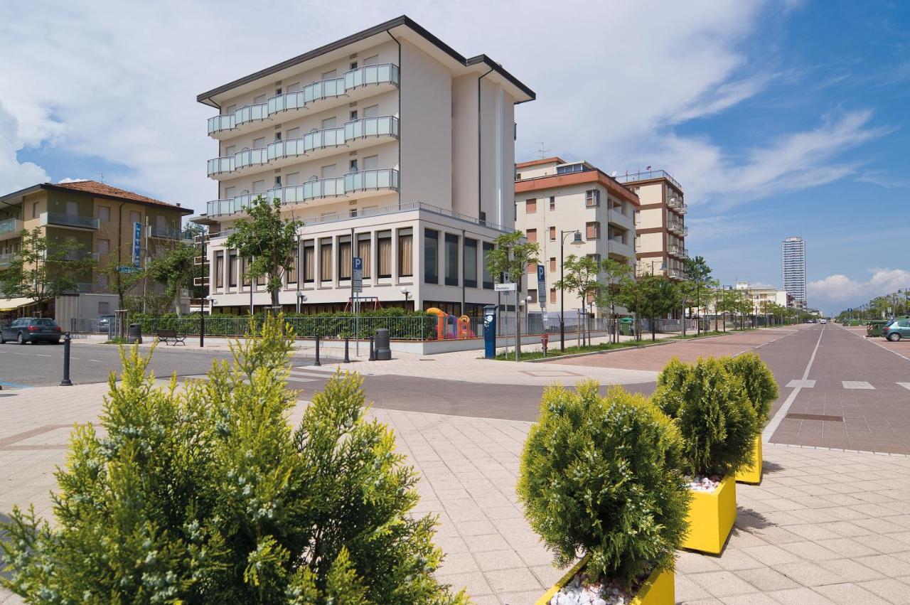 Little Hotel Чезенатико Экстерьер фото