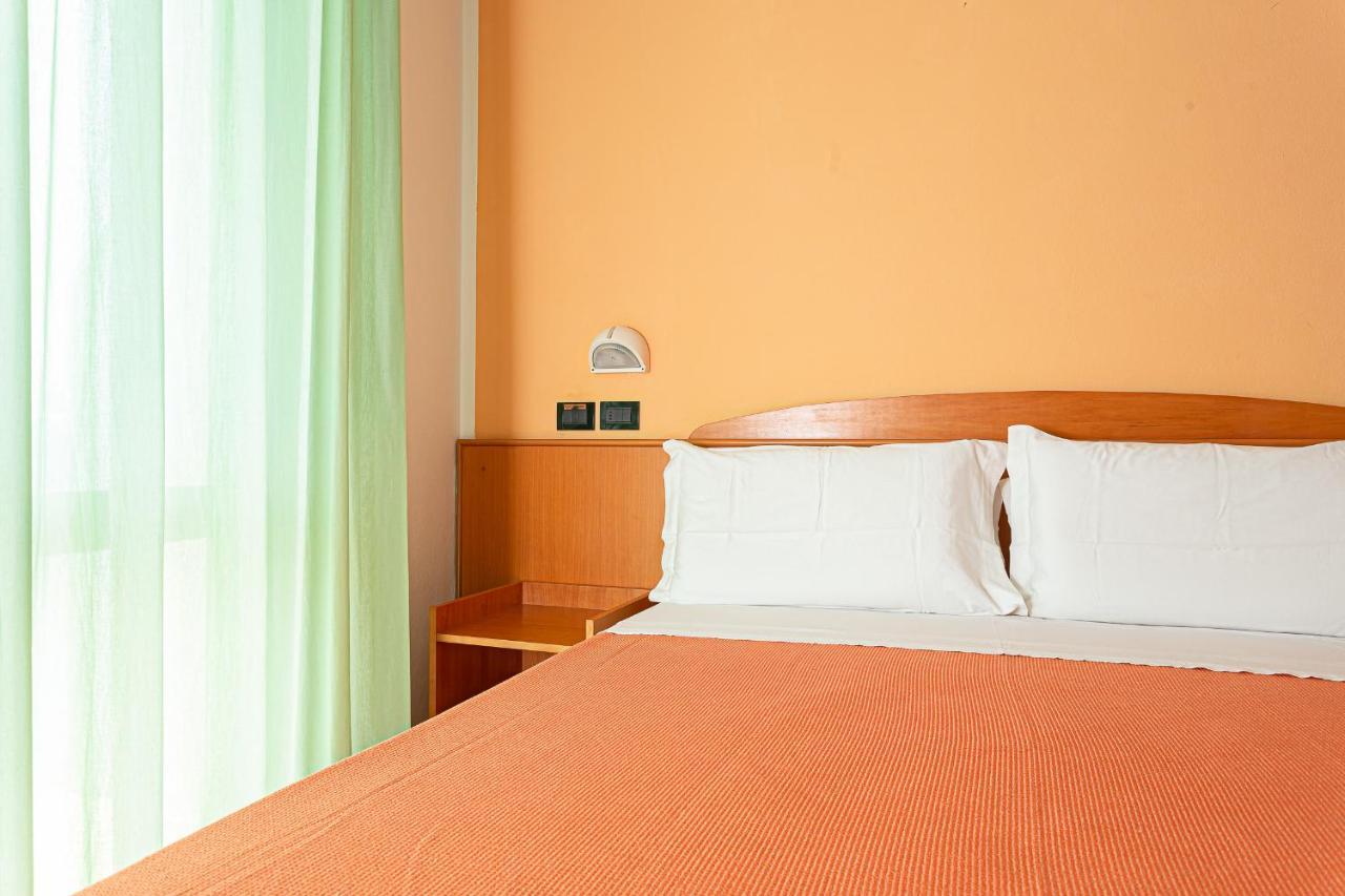 Little Hotel Чезенатико Экстерьер фото